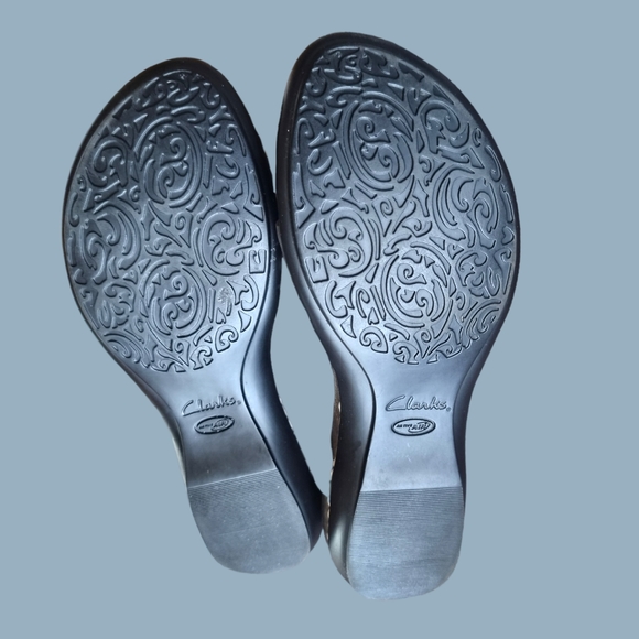 Clarks Artisan Platinum Leather Active Air Sandals - Picture 4 of 8